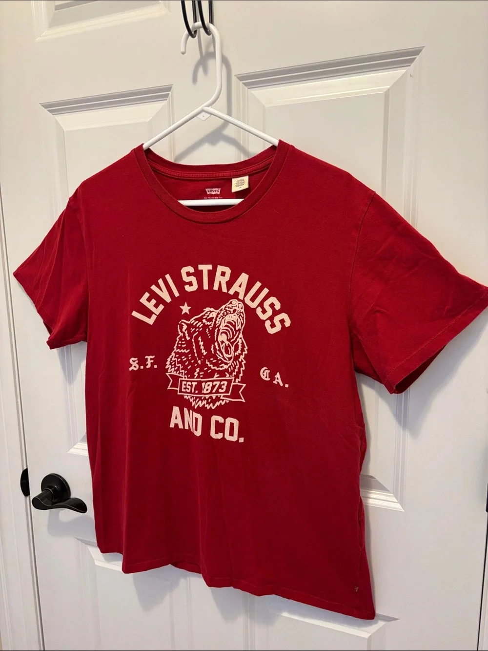 Levi's. Red Short Sleeve 100%‎ Cotton Tee with Off-White Graphic Sz Large